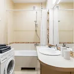 Center Apartment, 8 *