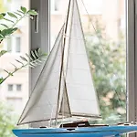 Center Apartment, 8 *