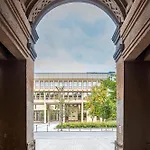 Center Apartment, 8 *