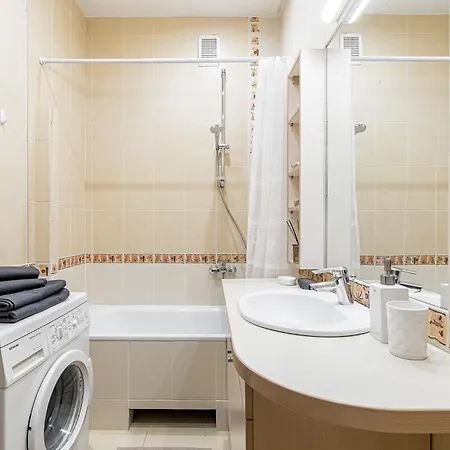 Center Apartment, 8 *