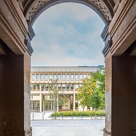 Center Apartment, 8 *