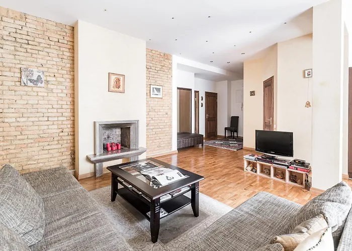 Center Apartment, 8 דירה *