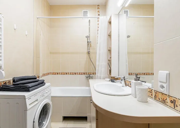 Center Apartment, 8 *