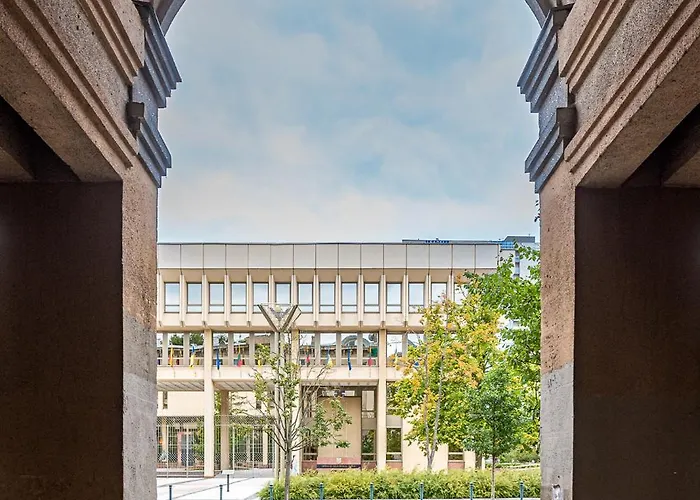 Center Apartment, 8 *