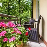 Center Apartment, 8 アパート
