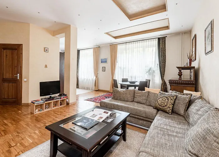 Center Apartment, 8 Apartment